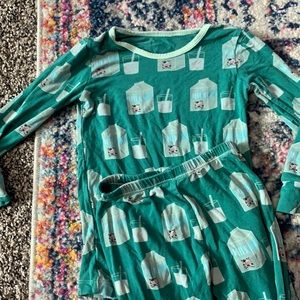 2T boys kickee pants set